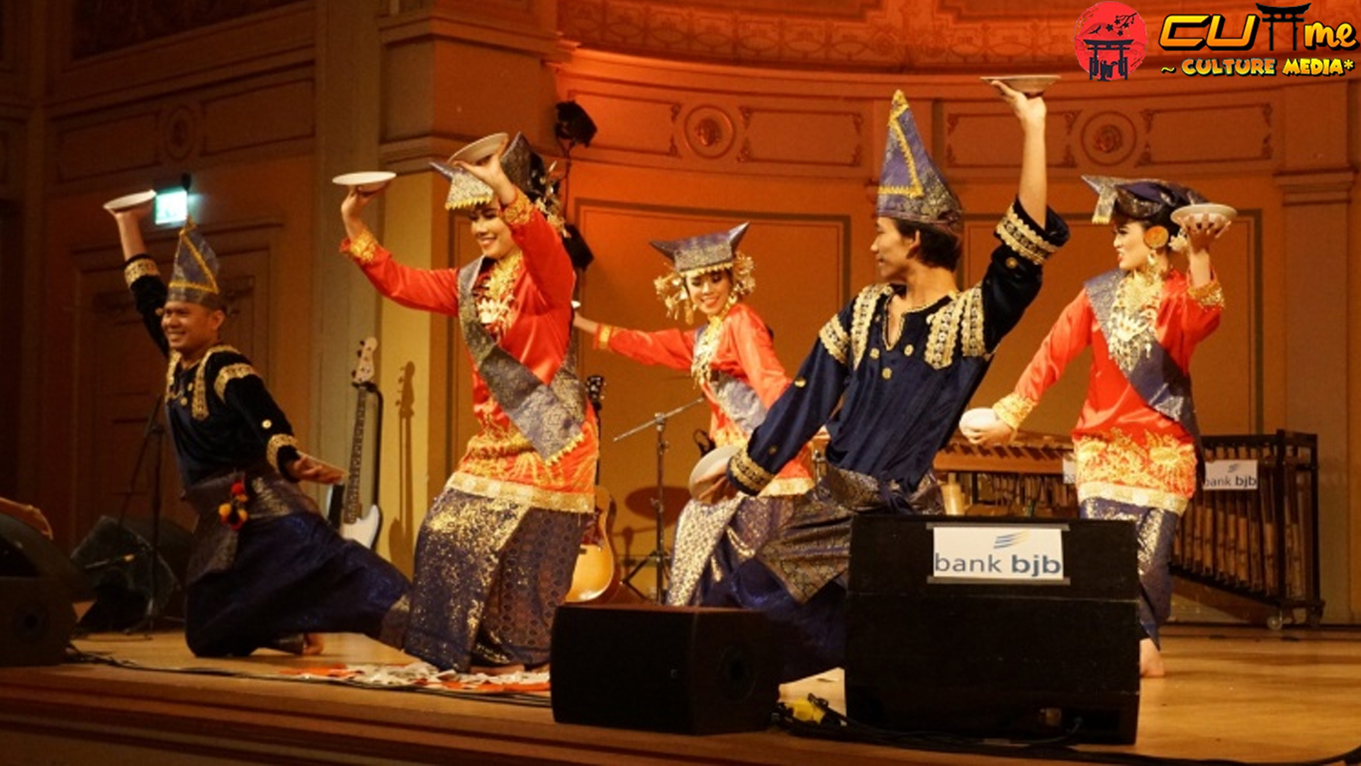 Tari Piring Padang Bunyi, Gerak, dan Magis yang Melekat!