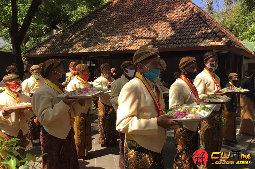 Sadranan Solo Tradisi Kirim Doa Lewat Sajian dan Ziarah!