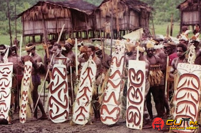 Ukiran Kayu Suku Asmat Warisan Tangan yang Penuh Makna