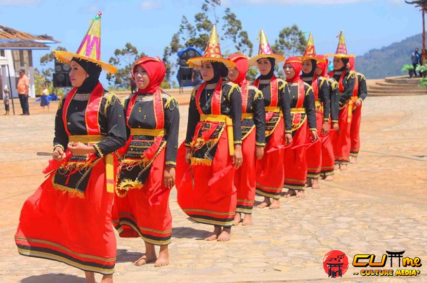 Tari Lumense Simbol Budaya Sulawesi Tengah Menakjubkan