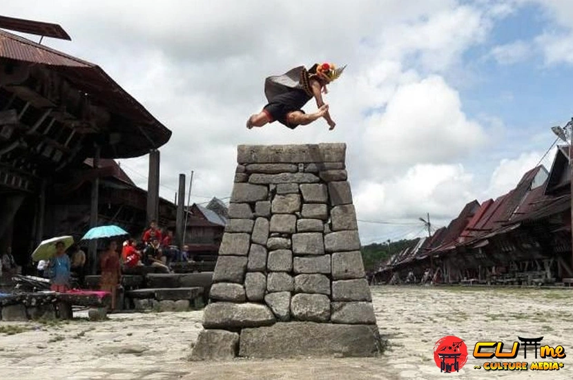 Fahombo Nias Tradisi 2x Lompat Batu Kuno