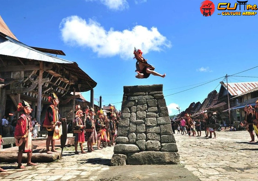 Fahombo Nias Tradisi 2x Lompat Batu Kuno