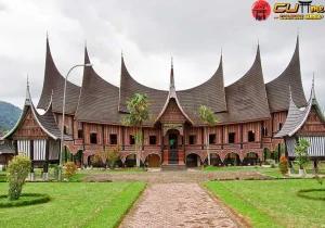 Rumah Padang 9 Unik Kekuatan Wanita Minang