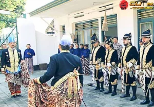 Kebaya Ksatrian: Resmi dan 1 Keindahan Pakaian Pria