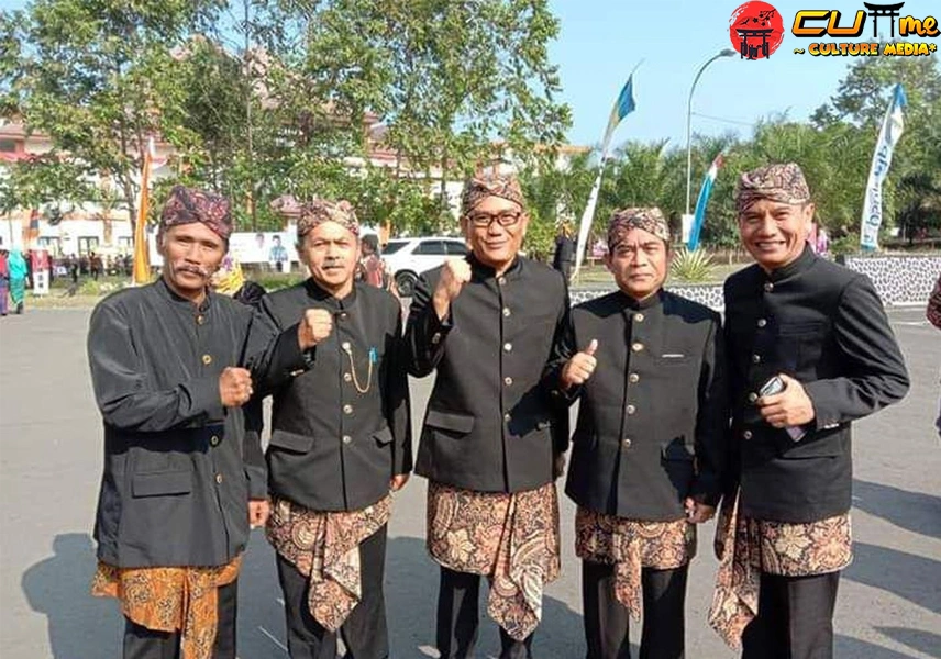 Baju Pangsi Cantik 5 Identitas Bangsa Indonesia