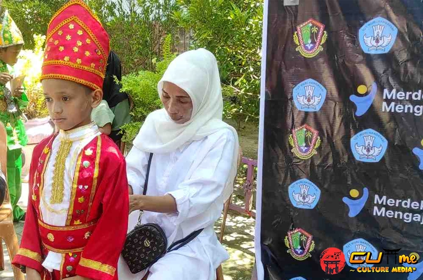 Mantren Lamo: Melestarikan Budaya Tajam 2 Baju Adat