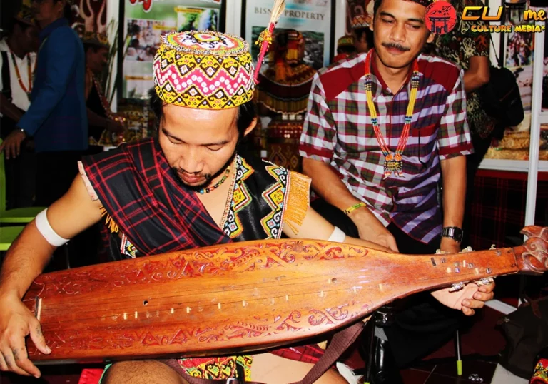 Sape 63 Melodi Khas Dayak Bikin Hati Adem!
