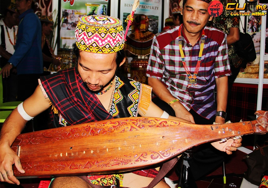 Sape 63 Melodi Khas Dayak Bikin Hati Adem!